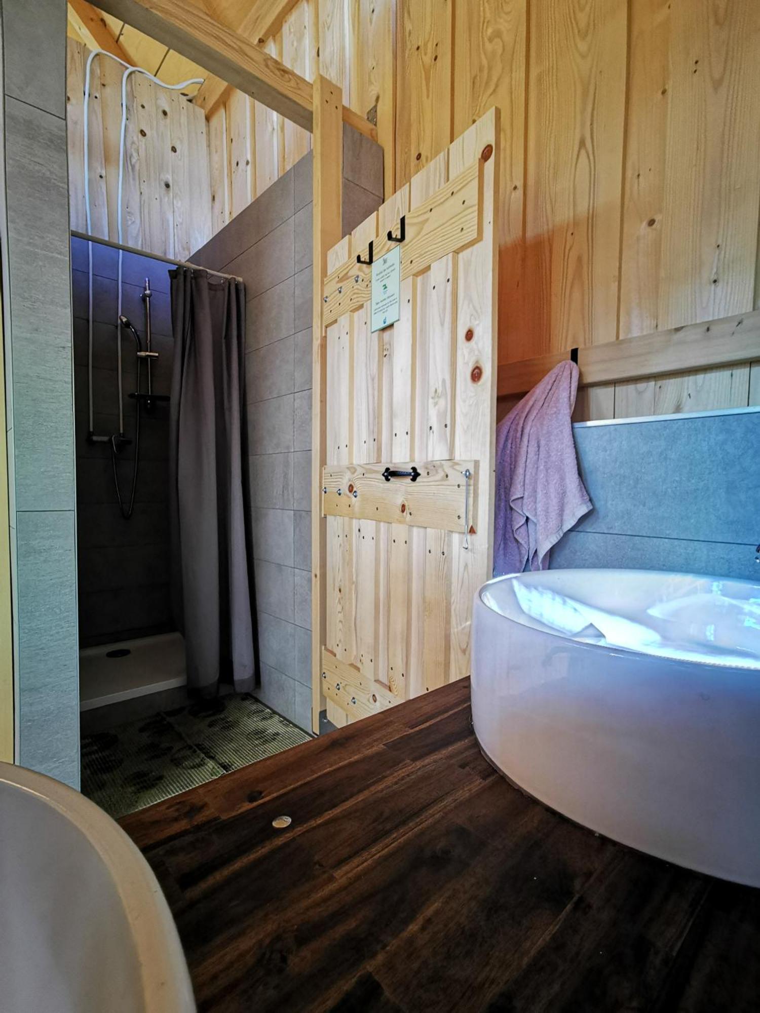 Kamp Beli Gaber Hotel Stari Trg pri Lozu ภายนอก รูปภาพ